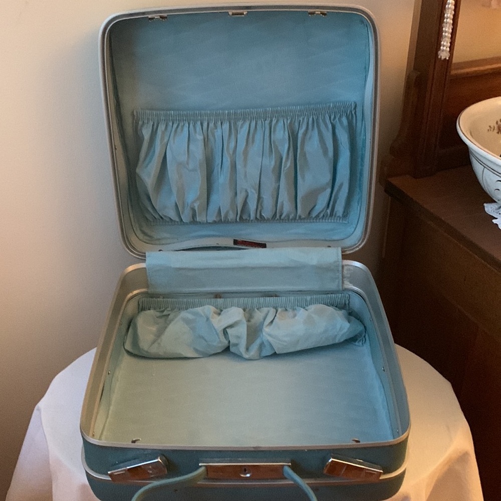 Vintage Royal Traveller Carryon Luggage - Picture 3 of 7